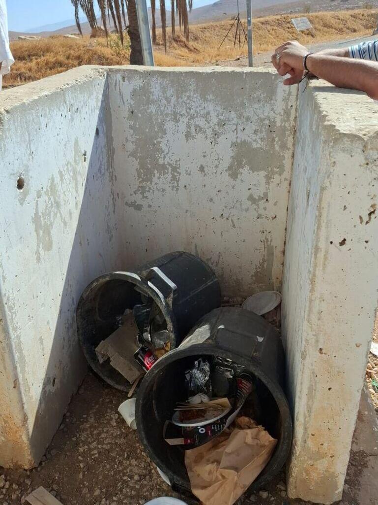 Огневая позиция завалена мусором הזנחה בבסיס התצפיתניות "תרצה" שבבקעת הירדן