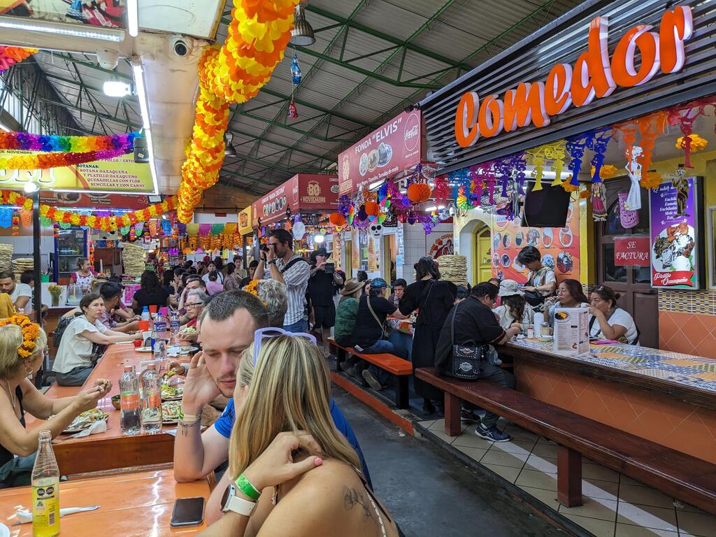 You won't stay hungry (Photo: Amir Bogen) חגיגות "יום המתים" במקסיקו