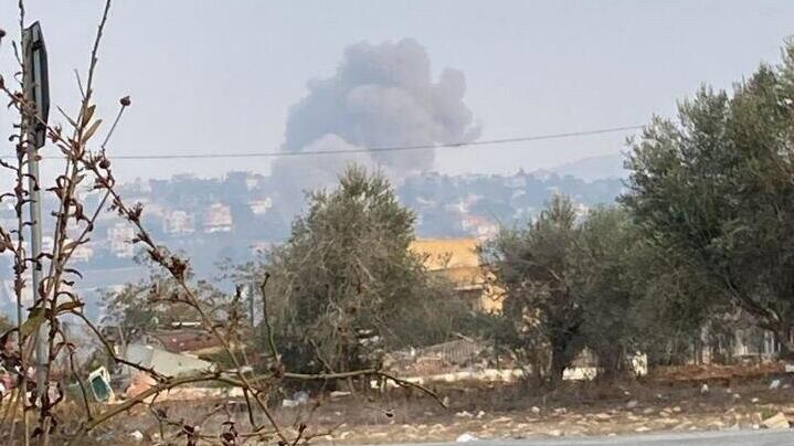 גל תקיפות בדרום לבנון, אחרי אזהרות פינוי; הרמטכ"ל הלבנוני נועד עם ממשלתו