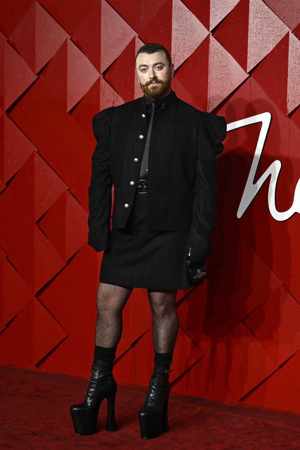 הניתוח לא ממש עבד (צילום: Gareth Cattermole/Getty Images) סם סמית'