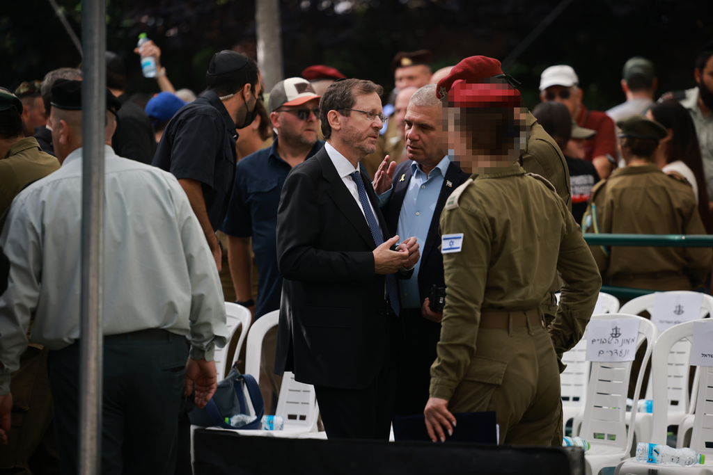 הלווייתו של החלל החטוף סמ"ר עוז דניאל ז"ל בבית העלמין בכפר סבא