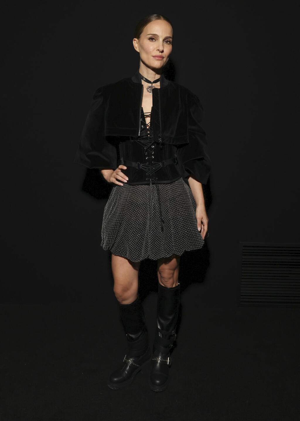 נטלי פורטמן בתצוגת אביב-קיץ 2025 של דיור