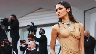 זנדאיה לובשת עיצוב של אוליבייה רוסטאן לבלמן בפסטיבל ונציה, 2021