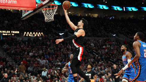 דני אבדיה מעל הגנת אוקלהומה