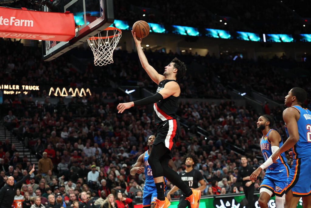 דני אבדיה מעל הגנת אוקלהומה