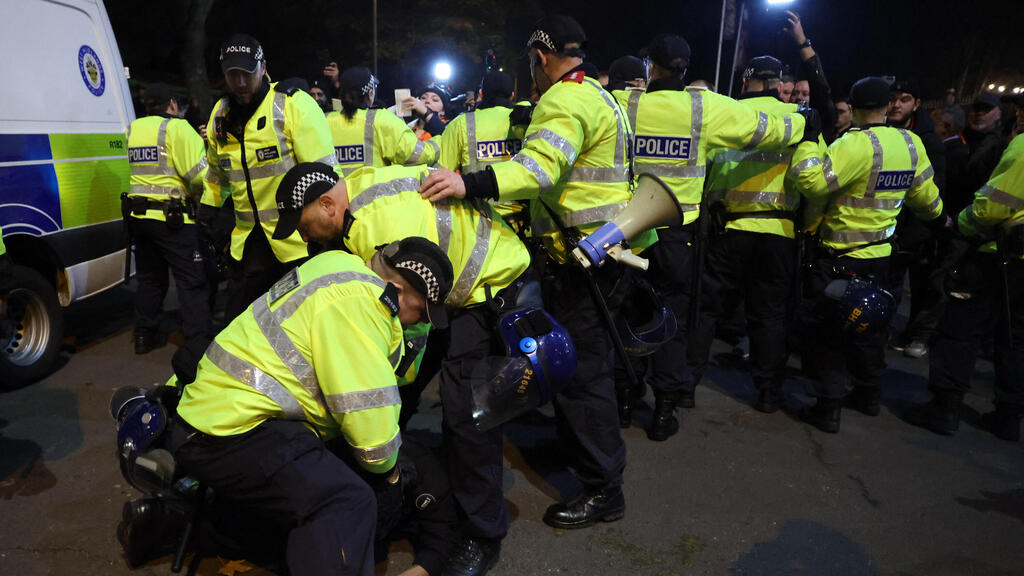 הבלגן לפני פתיחת המשחק