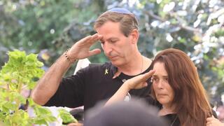   חגית ורובי חן מצדיעים