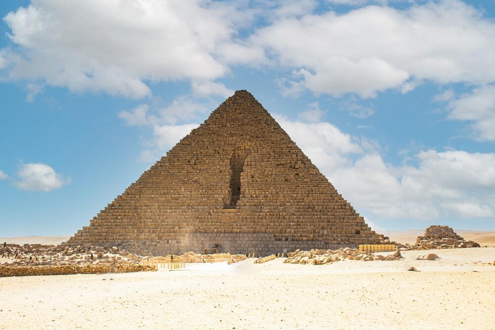 Pyramid of Menkaure (Photo: Bembo De Niro/Shutterstock) פירמידת מנכאורע בגיזה