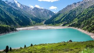 אגם אלמטי הגדול