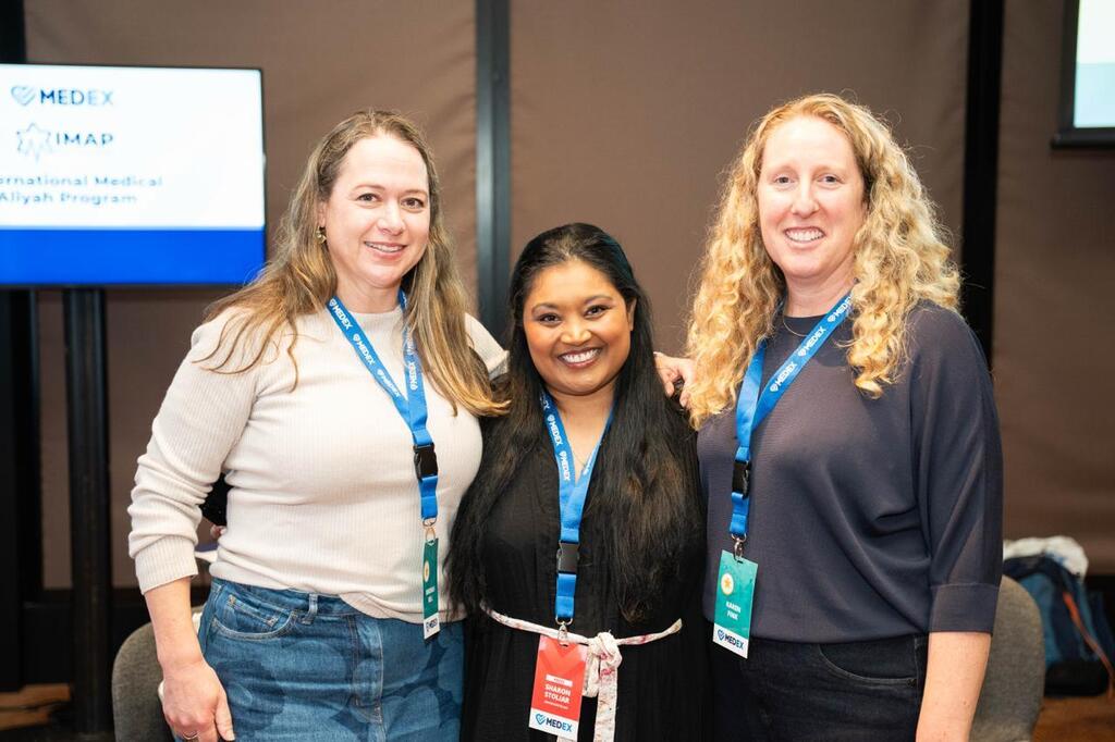 קארן פינק, שארון סטולייר, דבורה בל