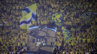 אוהדי מכבי ת"א עם מחווה לאחים גלי וזיו ברמן