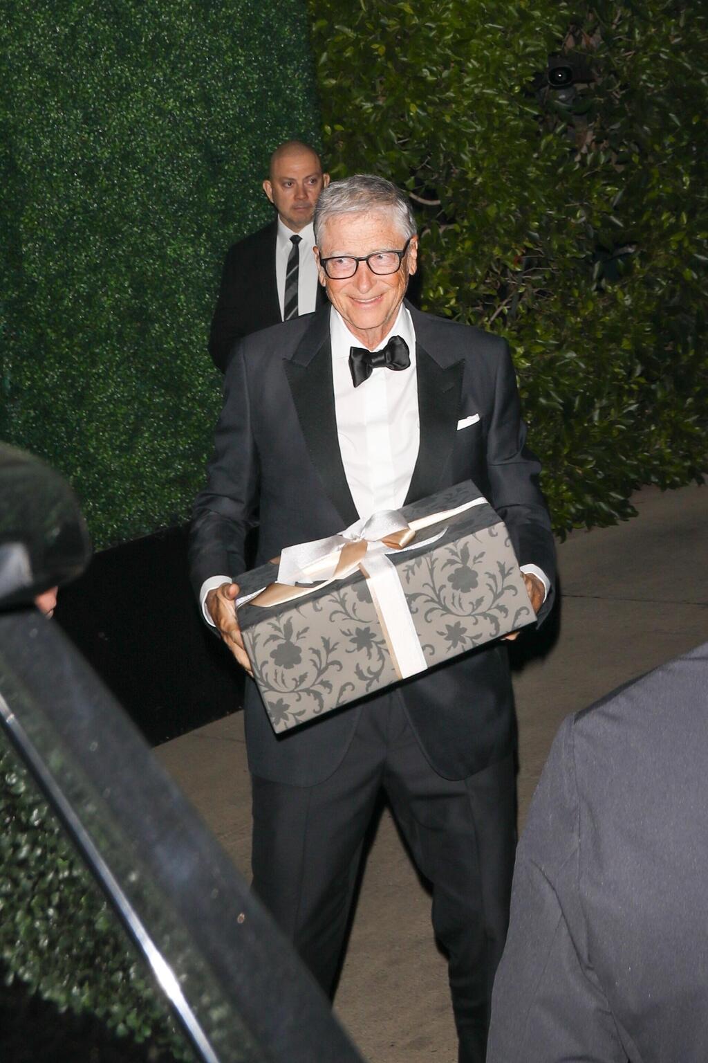 ביל גייטס (צילום: The Daily Stardust / BACKGRID) ביל גייטס במסיבת יום ההולדת של קריס ג'נר