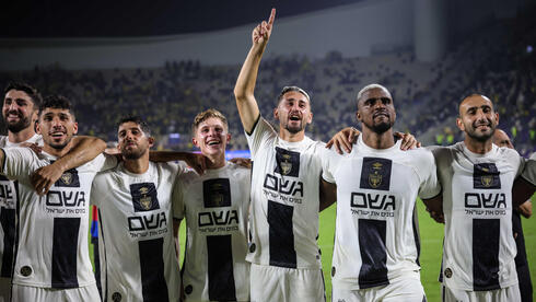 שחקני בית"ר ירושלים חוגגים