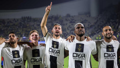 שחקני בית"ר ירושלים חוגגים