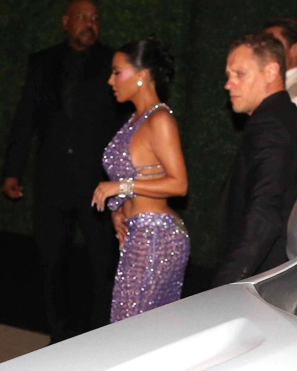 קים קרדשיאן (צילום: The Hollywood JR / BACKGRID) קים קרדשיאן במסיבת יום ההולדת של קריס ג'נר