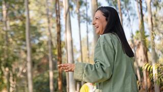 "מקבלת עוצמות מהעצים": מקדמת רפואת יער בישראל