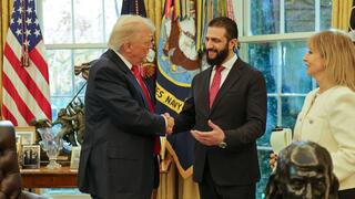 נשיא סוריה אחמד א-שרע בפגישה עם נשיא ארה"ב דונלד טראמפ בבית הלבן