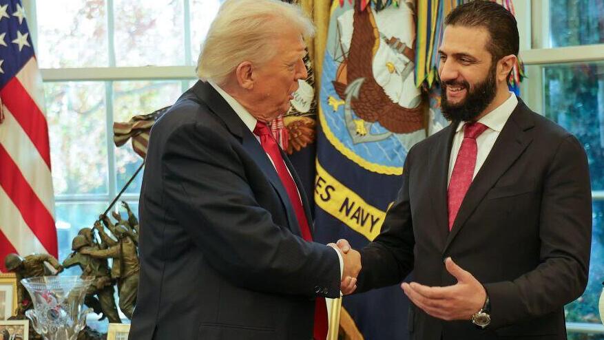 Trump says al-Sharaa 'has done an amazing job unifying the country and he is very firm against Hezbollah' נשיא סוריה אחמד א-שרע בפגישה עם נשיא ארה"ב דונלד טראמפ בבית הלבן