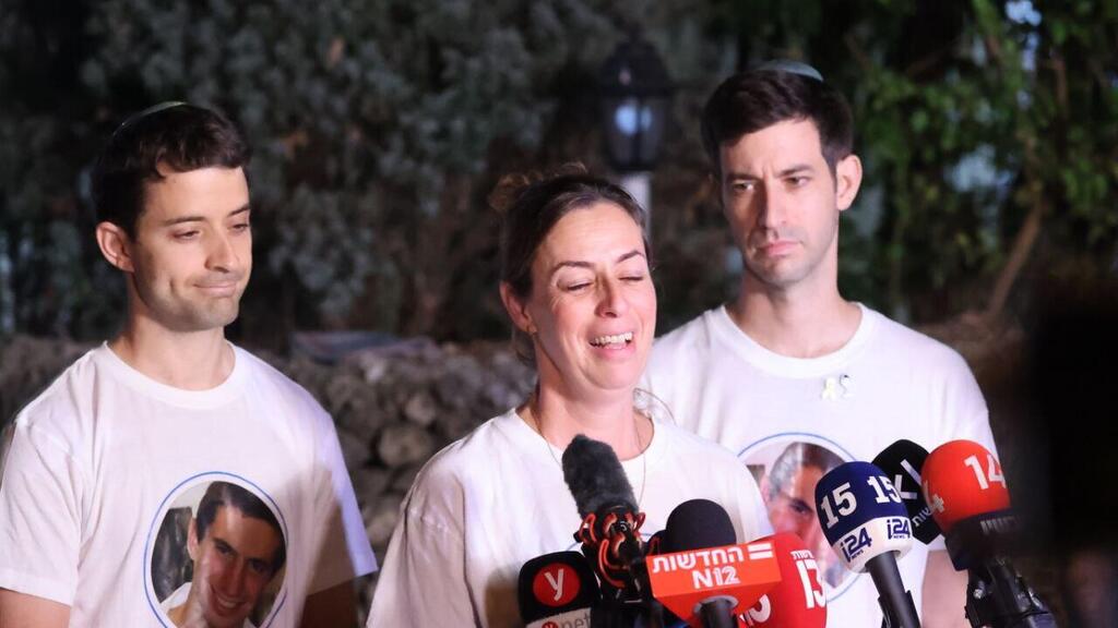 Братья и сестра Адара Гольдина (Фото: Моти Кимхи) הצהרת האחים של סגן הדר גולדין ז"ל