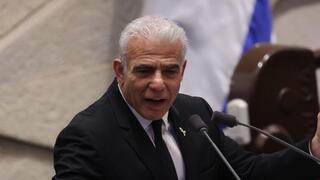 יאיר לפיד נואם בדיון 40 חתימות במליאת הכנסת