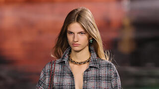 דוגמנית על המסלול של שאנל