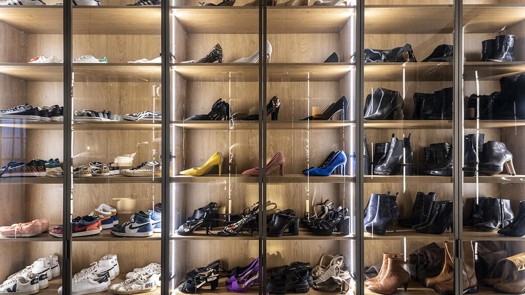 A place for all your shoes. (Planning and design: Shirley Dan) אדריכלות תכנון ועיצוב שירלי דן