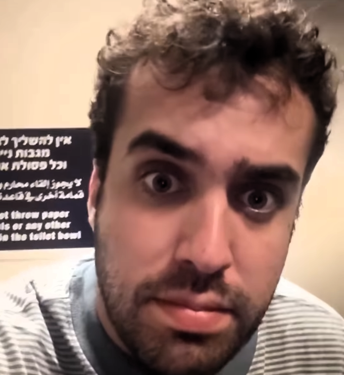 Toilet reviews that turned into a viral hit (Photo: Yoel Darwish) ביקורת השירותים שהפכה ללהיט ויראלי