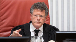 הממשלה החרימה, עמית ביטל את הדיון על היועמ"שית