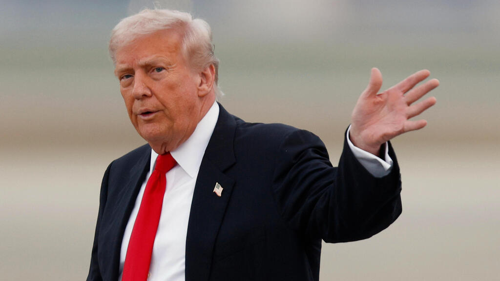 נשיא ארה"ב טראמפ ב מטוס אייר פורס 1 