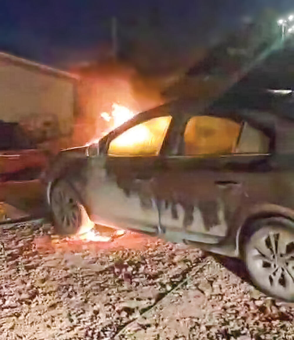 A car torched by settlers (Photo: Elisha Ben Kimon) yk14576285