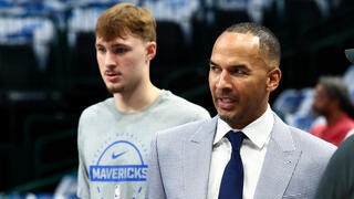 האריסון לצד קופר פלאג