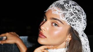 העגילים וצמיד הטניס המיוחדים לחינה