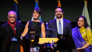 זוהראן ממדני עם בת זוגו ראמה דוואג'י והוריו, מירה נאיר ומחמוד ממדאני