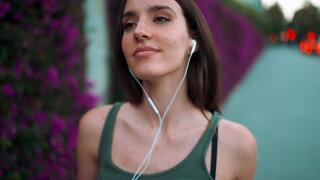 אוזניות חוט