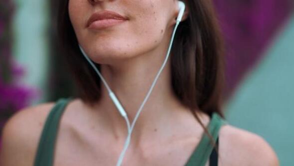 אוזניות חוט