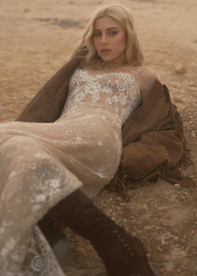 שיר זוארץ עבור פודקאסט הברזייה (צילום: אלון שפרנסקי) שיר זוארץ עבור פודקאסט הברזייה