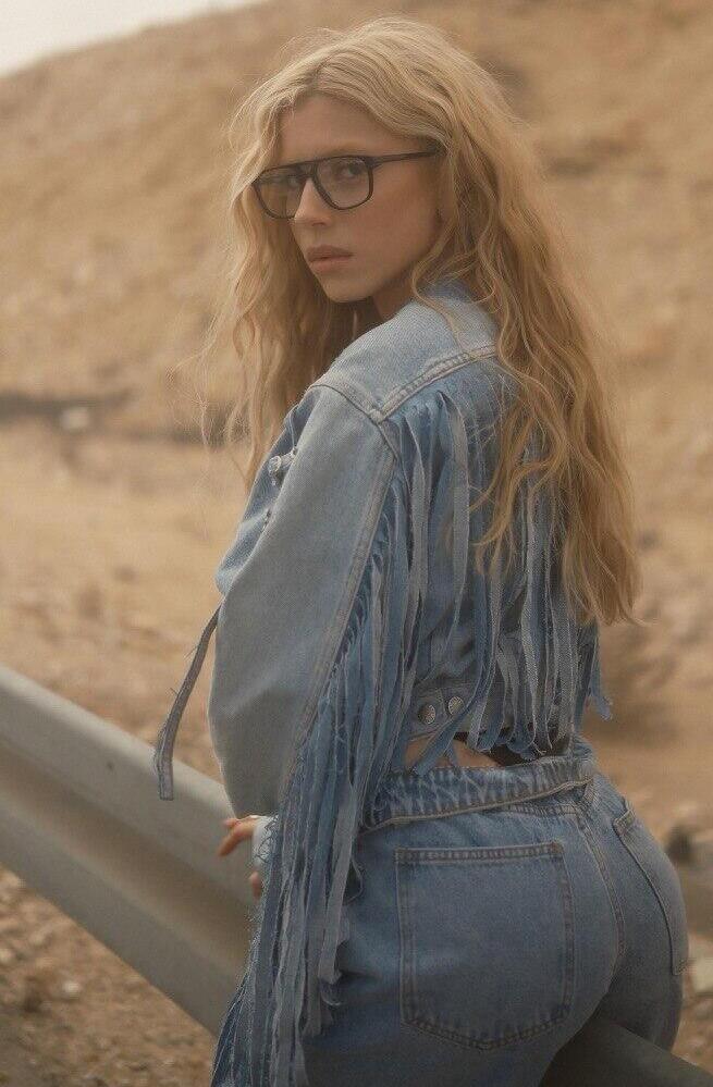 "אני מחכה עדיין לאחד" (צילום: אלון שפרנסקי) שיר זוארץ עבור פודקאסט הברזייה