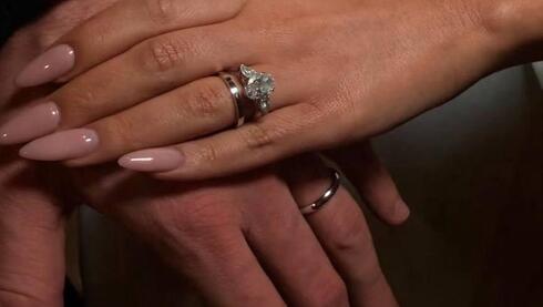 נשואים! הידיים והטבעות של קירל ופרץ