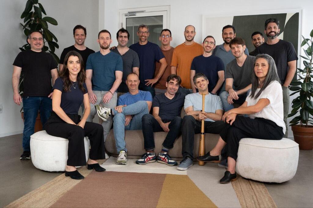 צוות העובדים של טנזאי