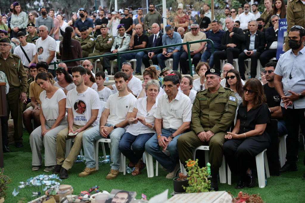 הלוייתו של סגן הדר גולדין ז"ל