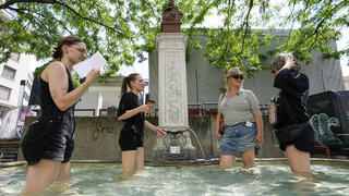 ניסיון להצטנן מהחום הכבד בשווייץ