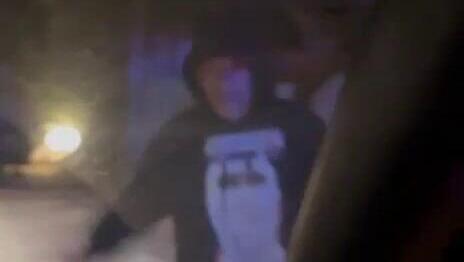 מפגינים תוקפים את ח"כ איימן עודה בפרדס חנה