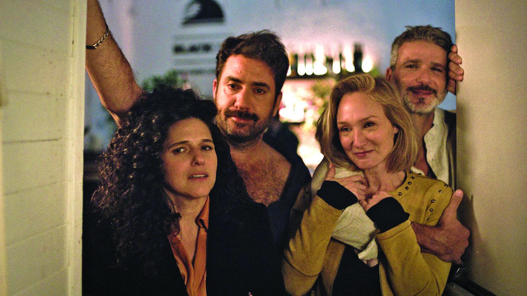 With Noa Koler, Avihu Pinhasov and Idan Haviv, in the TV series "Happy Place" (Photo: Yaron Scharf, courtesy of Kan) עם עידן חביב, אביהו פנחסוב ונועה קולר בסדרה "מקום שמח"