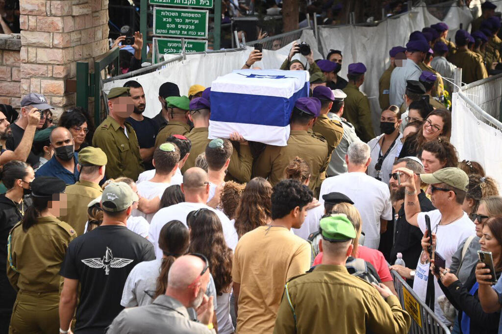 Гроб с тебом Адара (Фото: Яир Сари) הלוייתו של סגן הדר גולדין ז"ל