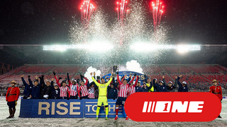 שחקני אתלטיקו אוטאווה חוגגים אליפות אדירה