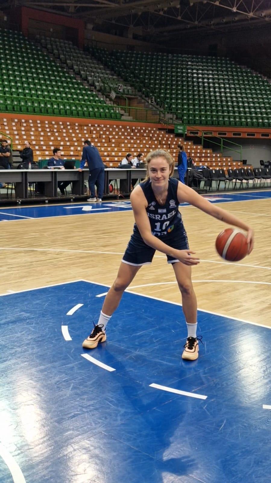 אבי מאיירס, נבחרת כדרוסל הנשים