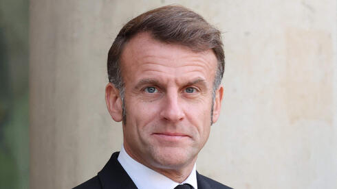 נשיא צרפת מקרון עם אבו מאזן בביקורו בצרפת