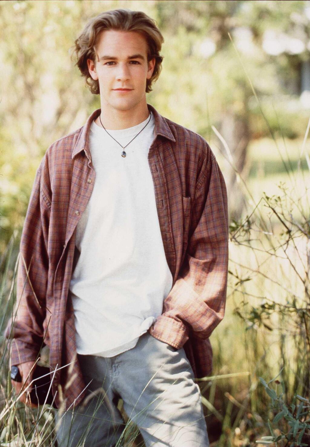 גם החולצה הזאת תהיה שם. ג'יימס ואן דר ביק בצילומי הפרומו ל"דוסון קריק" (גטי אימג'ס) ג'יימס ואן דר ביק בצילומי הפרומו ל"דוסון קריק"