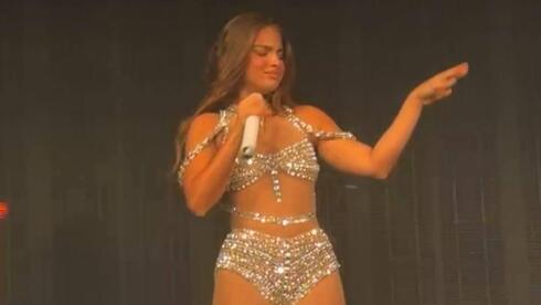 קירל מופיעה בחתונתה