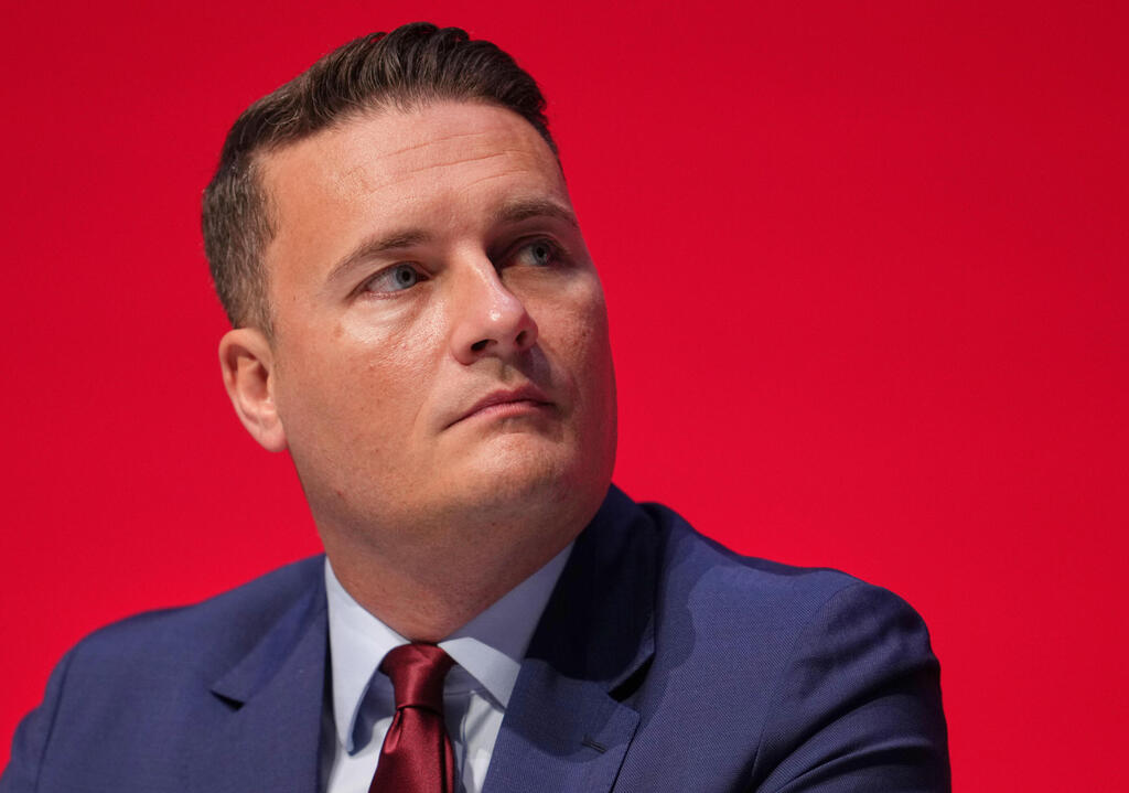 British Defense Secretary Wes Streeting (Photo: Jon Super/AP) שר הבריאות של בריטניה ווס סטריטינג